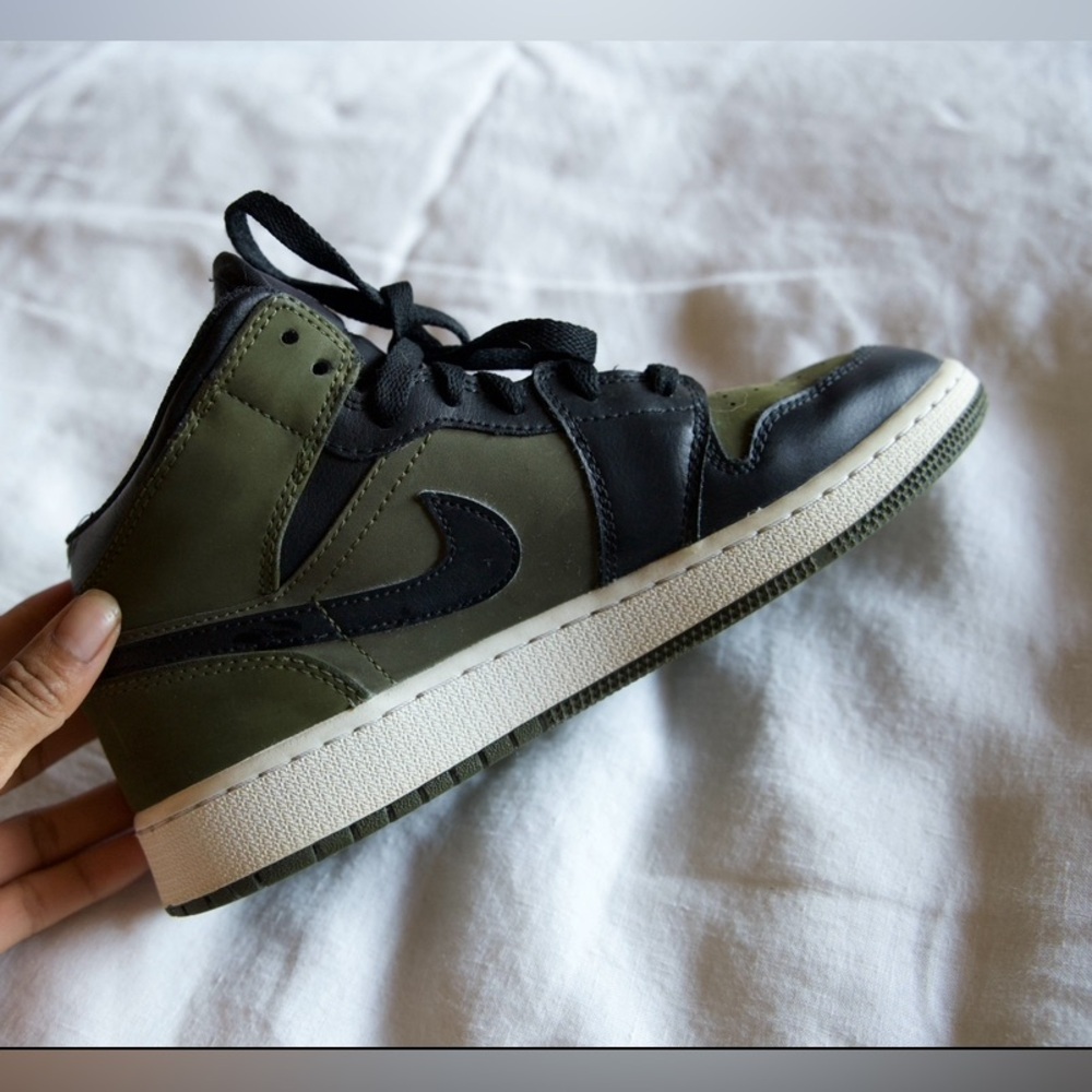 Jordan’s 1 olive canvas